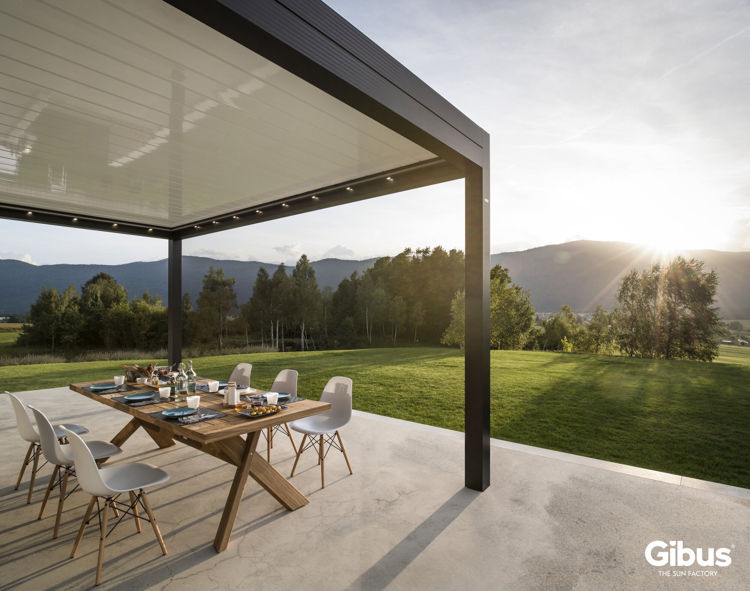 Pergola Twist Gibus s minimalistickým rámem a bočními stěnami