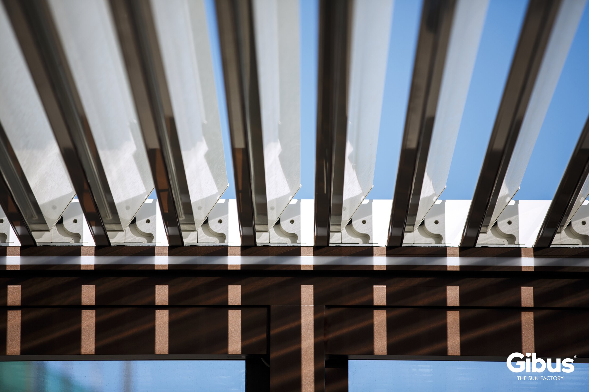 Detail lamelového zastřešení pergoly Gibus Twist