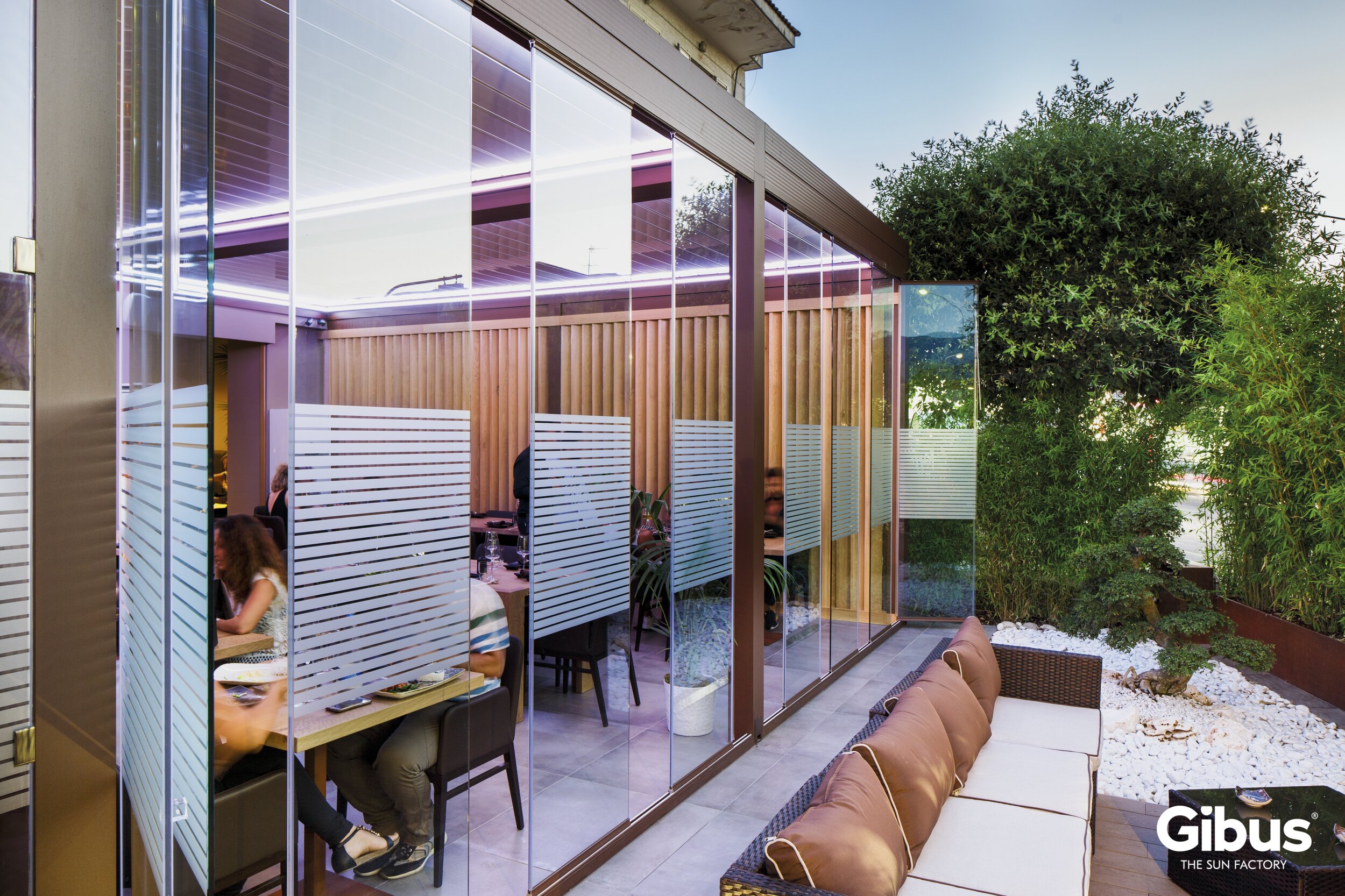 Stínicí systém Gibus Twist – bioklimatická ochrana pro každou sezónu